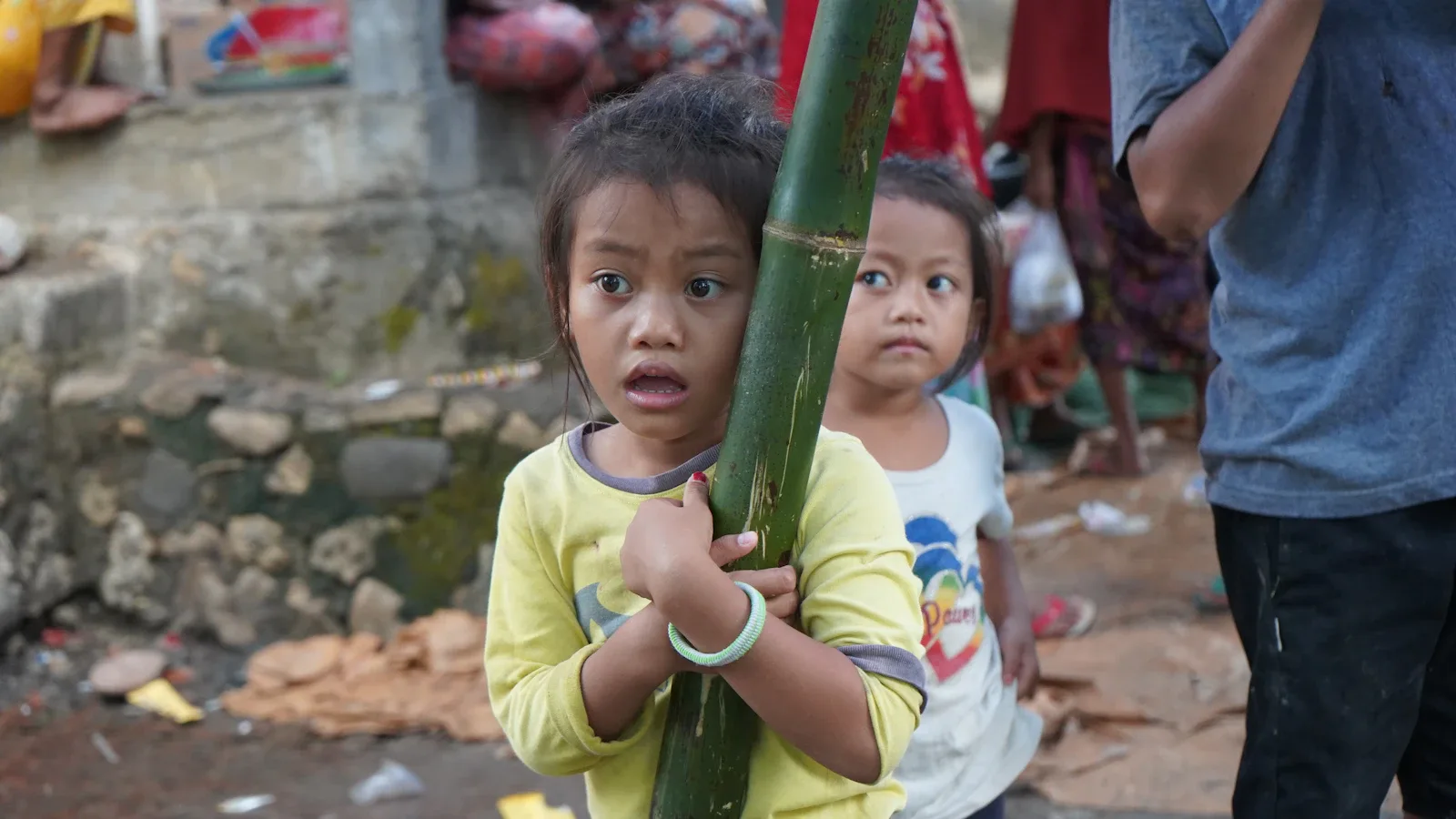 Traditioneller Peresean Stockkampf der Sasak während eines Dorffestes auf Lombok, Indonesien